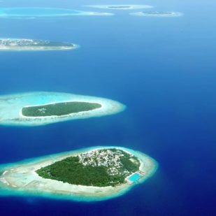 Magnifique photo de drone d''Atolls aux Maldives